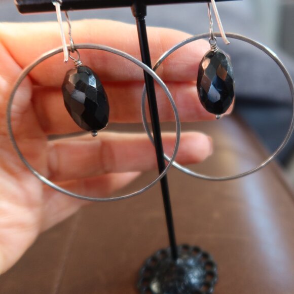 Black onyx and sterling silver large front facing hoops earrings by Dana Reed - Picture 6 of 13